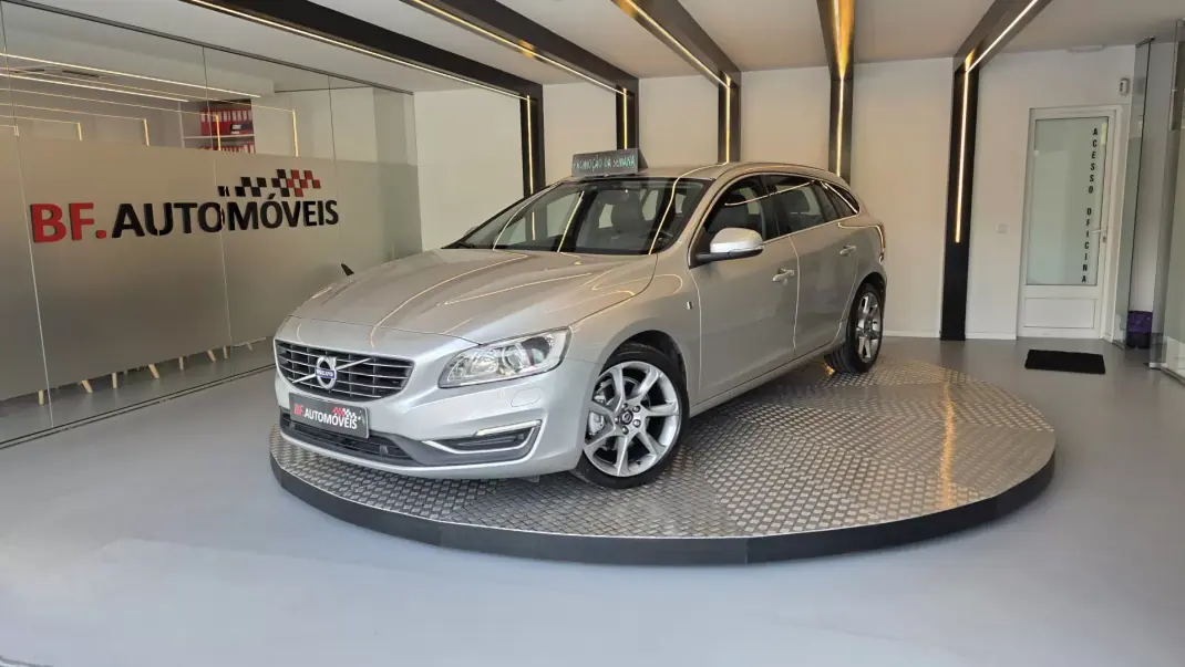 Volvo V60 2015 - 11900 EUR, 314478 km - AUTO.MOTO.pt - 314478km - foto 2 de 60
