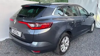 Renault Mégane Sport Tourer 2019 - 13400 EUR, 94500 km - AUTO.MOTO.pt - 94500km - foto 6 de 12