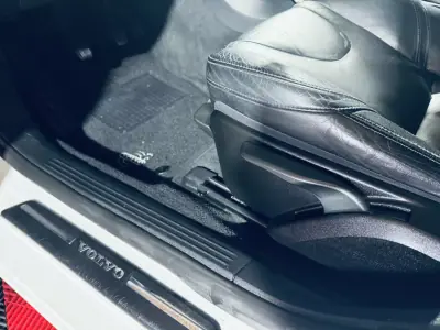 Volvo V40 2013 - 9990 EUR, 258002 km - AUTO.MOTO.pt - 258002km - foto 23 de 31