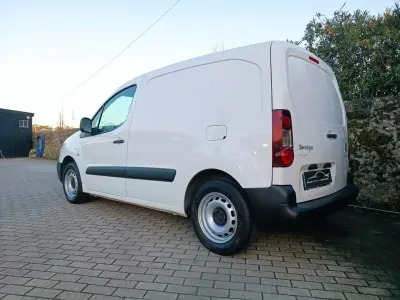 Citroën Berlingo 2017 - 8500 EUR, 331000 km - AUTO.MOTO.pt - 331000km - foto 4 de 13