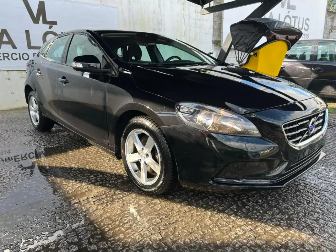 Volvo V40 2016 - 12900 EUR, 178000 km - AUTO.MOTO.pt - 178000km - foto 2 de 8