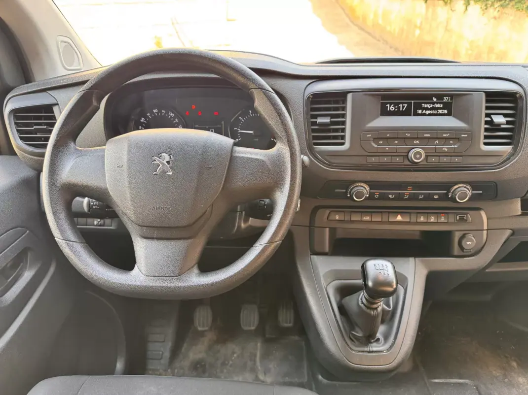 Peugeot Expert 2024 - 22500 EUR, 83188 km - 83188km - foto 9 de 19