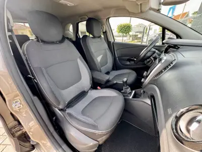 Renault Captur 2015 - 10990 EUR, 137000 km - AUTO.MOTO.pt - 137000km - foto 15 de 19