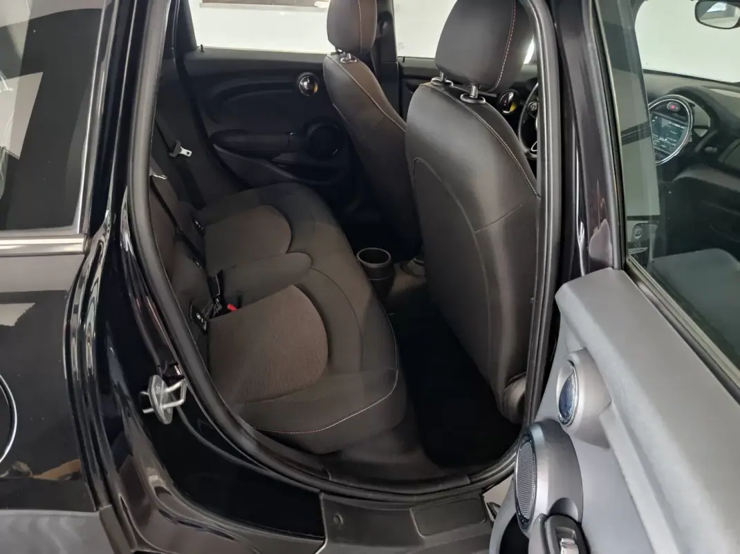 MINI Cooper 2019 - 16200 EUR, 80000 km - 80000km - foto 48 de 52