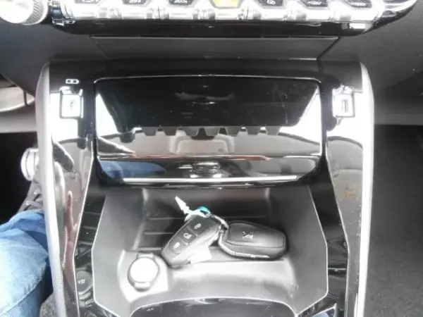 Peugeot e-208 2021 - 18000 EUR, 85265 km - AUTO.MOTO.pt - 85265km - foto 26 de 40