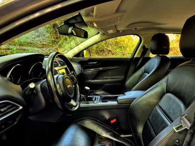 Jaguar XE 2015 - 14250 EUR, 184000 km - AUTO.MOTO.pt - 184000km - foto 9 de 23