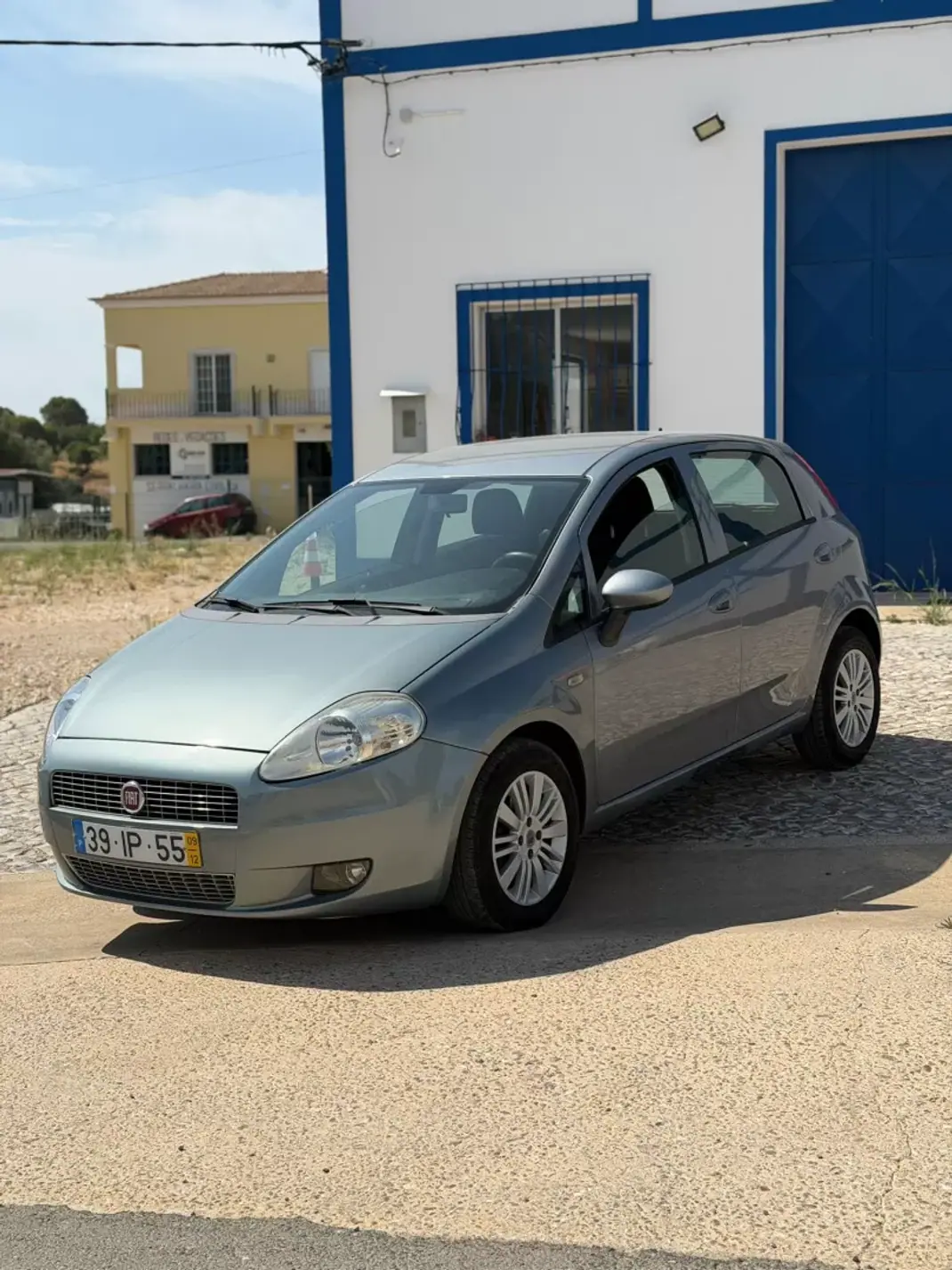 Fiat Punto 2009 - 5900 EUR, 59120 km - AUTO.MOTO.pt - 59120km - foto 2 de 9