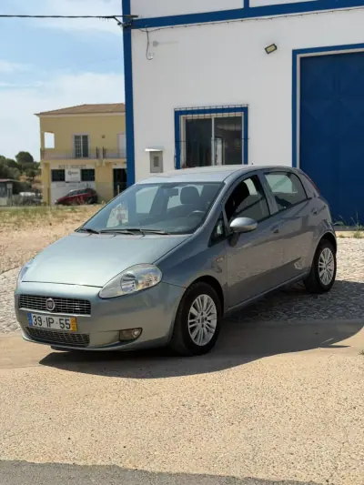 Fiat Punto 2009 - 5900 EUR, 59120 km - AUTO.MOTO.pt - 59120km - foto 2 de 9