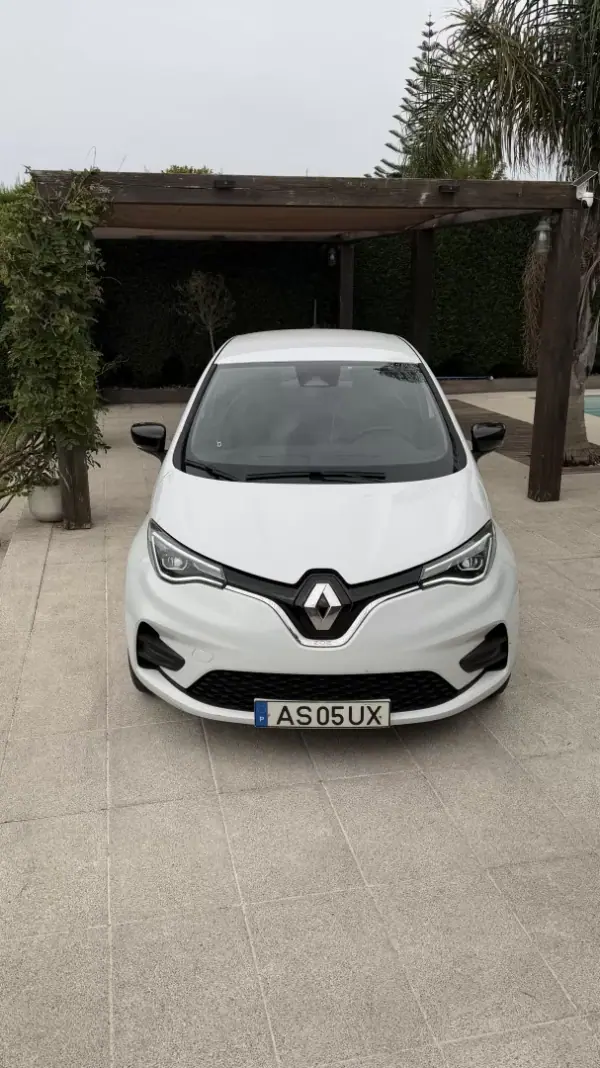 Renault Zoe (c/ Bateria) Limited 50 2022 Elétrico — 148 700 km Renault Zoe (c/ Bateria) Limited 50 2022 Elétrico