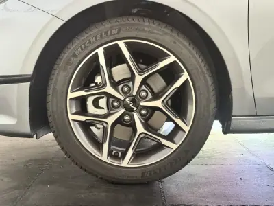 Kia Ceed 2025 - 23900 EUR, 506 km - AUTO.MOTO.pt - 506km - foto 8 de 26