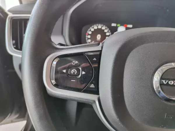 Volvo V90 2018 - 20990 EUR, 188000 km - AUTO.MOTO.pt - 188000km - foto 27 de 35