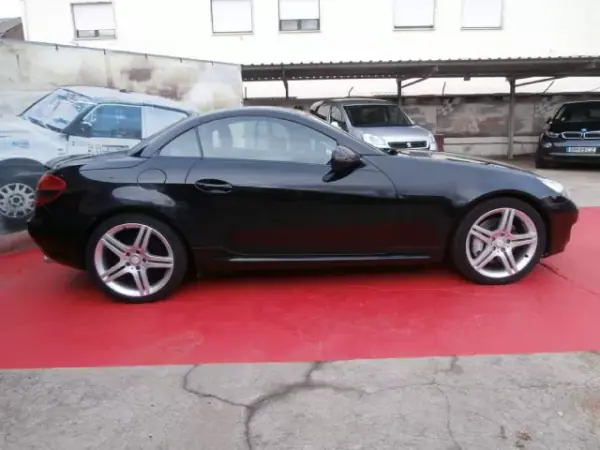 Mercedes-Benz SLK 200 2010 - 16000 EUR, 176098 km - AUTO.MOTO.pt - 176098km - foto 9 de 32