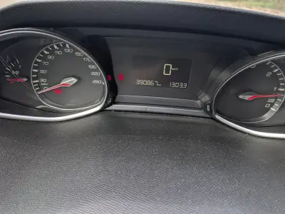 Peugeot 208 2012 - 9500 EUR, 202000 km - foto 6 de 11