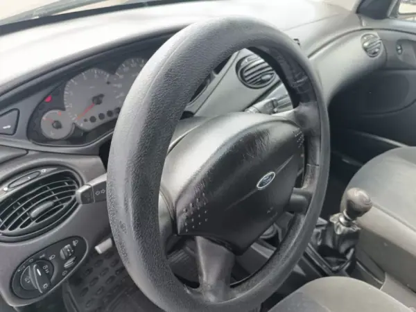 Ford Focus 2002 - 1800 EUR, 400000 km - AUTO.MOTO.pt - 400000km - foto 12 de 16
