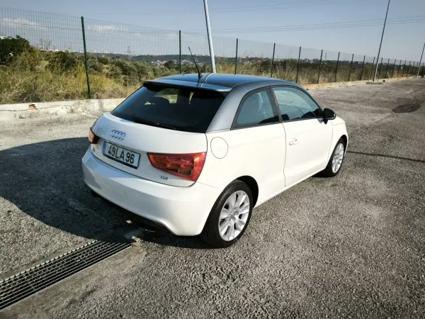 Audi A1 2010 - 9950 EUR, 236924 km - AUTO.MOTO.pt - 236924km - foto 11 de 43