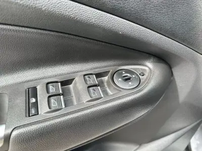 Ford Kuga 2017 - 16490 EUR, 75000 km - AUTO.MOTO.pt - 75000km - foto 46 de 60