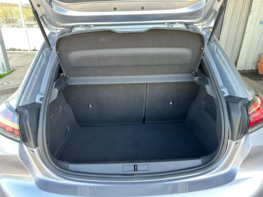 Peugeot 208 2023 - 16900 EUR, 27566 km - AUTO.MOTO.pt - 27566km - foto 35 de 36