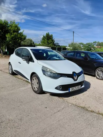 Renault Clio 2016 - 9500 EUR, 220000 km - AUTO.MOTO.pt - 220000km - foto 2 de 4