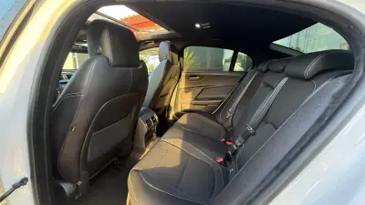 Jaguar XE 2017 - 16990 EUR, 190000 km - AUTO.MOTO.pt - 190000km - foto 18 de 28