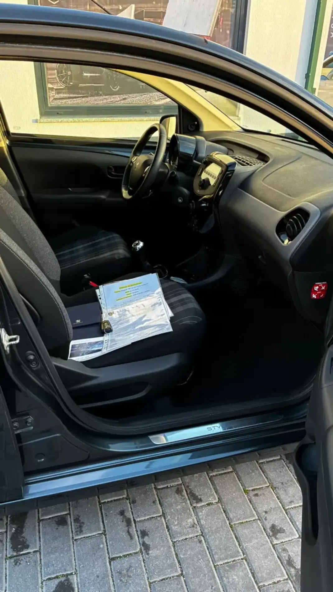 Peugeot 108 2019 - 11750 EUR, 88467 km - AUTO.MOTO.pt - 88467km - foto 15 de 20