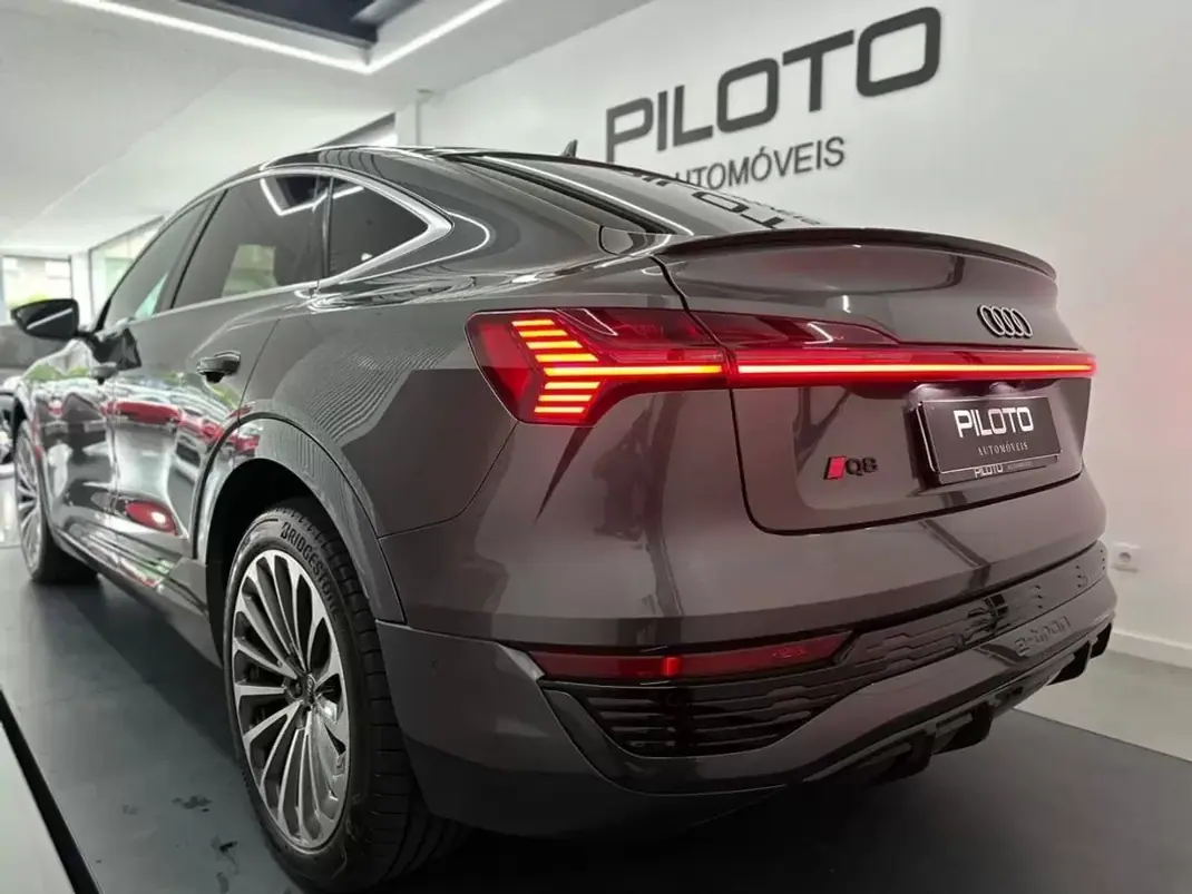 Audi Q8 e-Tron Sportback 2023 - 49500 EUR, 93000 km - AUTO.MOTO.pt - 93000km - foto 6 de 31