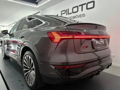 Audi Q8 e-Tron Sportback 2023 - 49500 EUR, 93000 km - AUTO.MOTO.pt - 93000km - foto 6 de 31