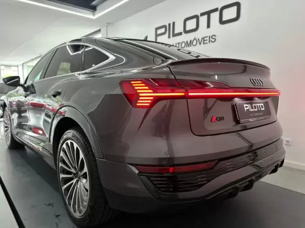 Audi Q8 e-Tron Sportback 2023 - 49500 EUR, 93000 km - AUTO.MOTO.pt - 93000km - foto 6 de 31