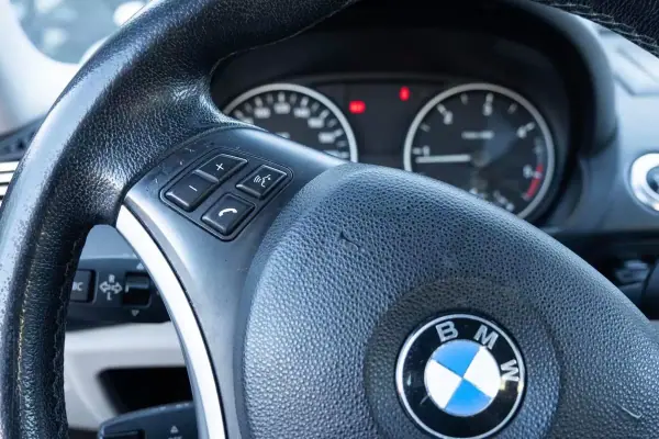 BMW 118 2010 - 9999 EUR, 279000 km - AUTO.MOTO.pt - 279000km - foto 13 de 18