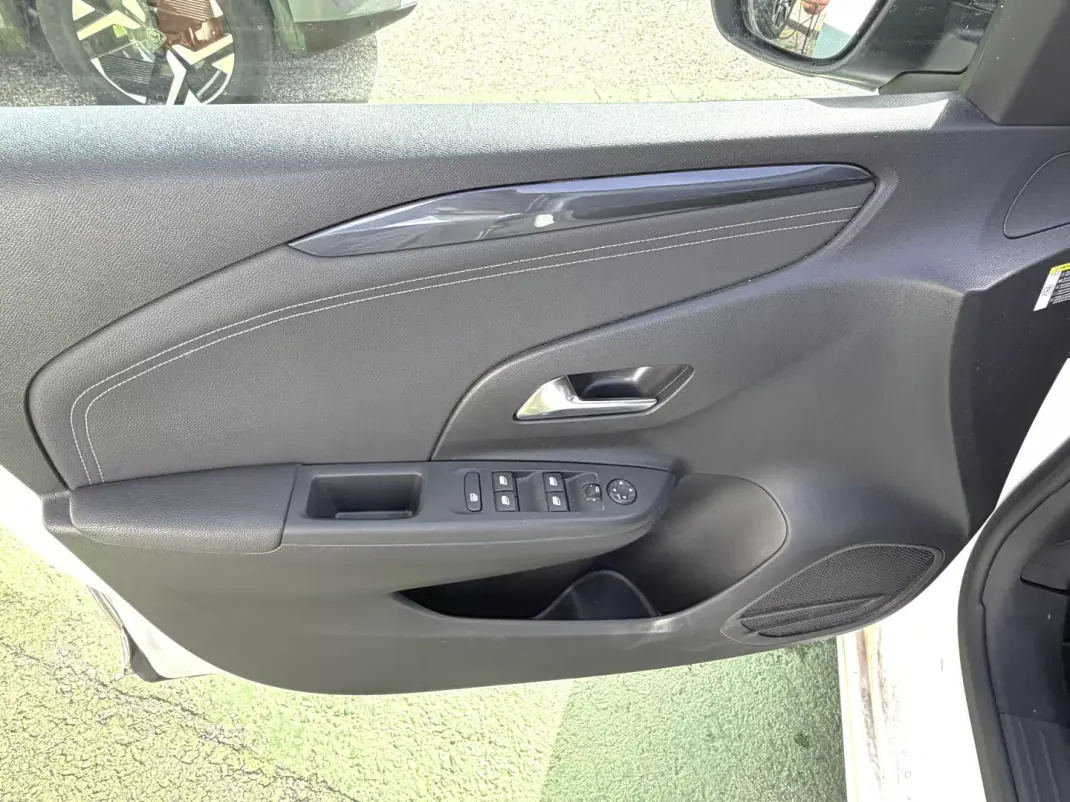 Opel Corsa 2024 - 16450 EUR, 46041 km - 46041km - foto 6 de 15