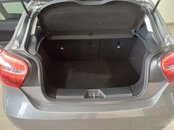 Mercedes-Benz A 180 2017 - 17490 EUR, 102325 km - AUTO.MOTO.pt - 102325km - foto 11 de 13