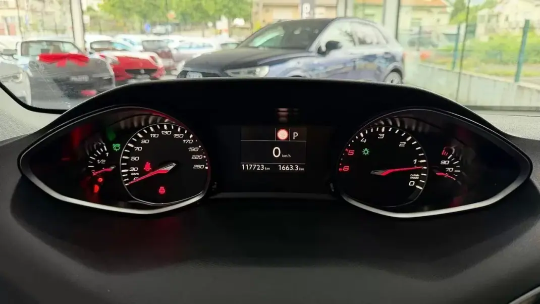 Peugeot 308 2019 - 15990 EUR, 117723 km - AUTO.MOTO.pt - 117723km - foto 23 de 23
