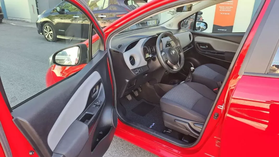Toyota Yaris 2014 - 11890 EUR, 90525 km - AUTO.MOTO.pt - 90525km - foto 20 de 39