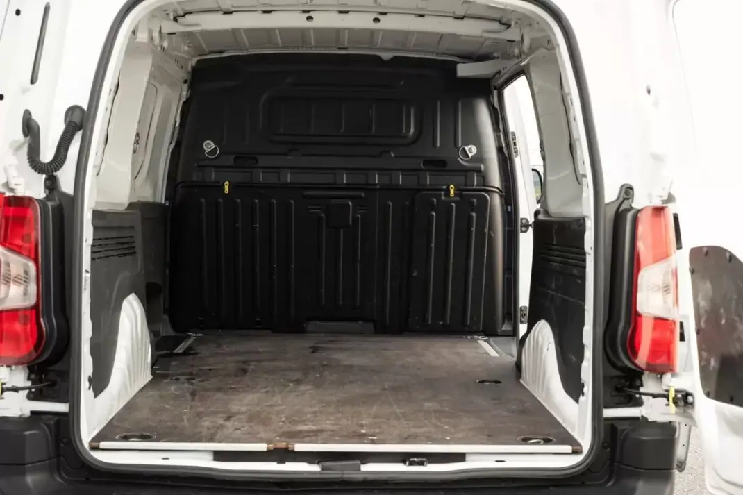 Opel COMBO 2020 - 14800 EUR, 138240 km - 138240km - foto 14 de 23