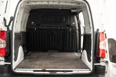 Opel COMBO 2020 - 14800 EUR, 138240 km - AUTO.MOTO.pt - 138240km - foto 14 de 23