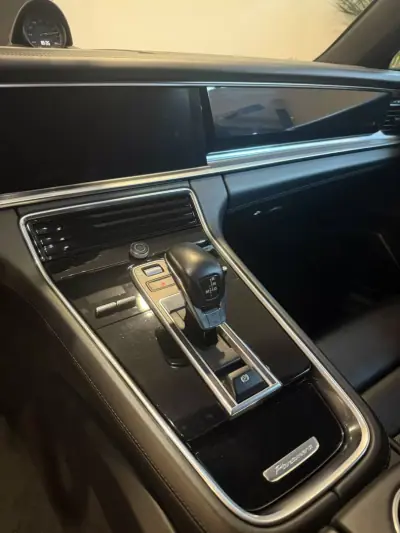 Porsche Panamera Sport Turismo 2020 - 74990 EUR, 144686 km - 144686km - foto 8 de 13