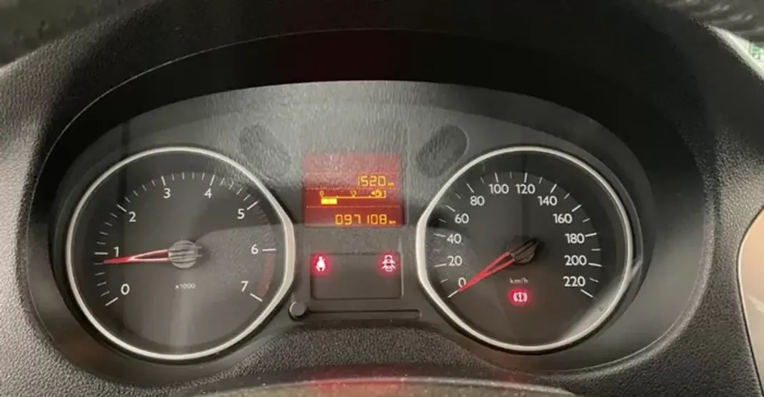 Citroën C-Elysée 2016 - 9490 EUR, 97000 km - AUTO.MOTO.pt - 97000km - foto 12 de 17