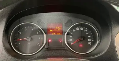 Citroën C-Elysée 2016 - 9490 EUR, 97000 km - AUTO.MOTO.pt - 97000km - foto 12 de 17