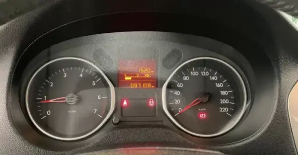 Citroën C-Elysée 2016 - 9490 EUR, 97000 km - AUTO.MOTO.pt - 97000km - foto 12 de 17