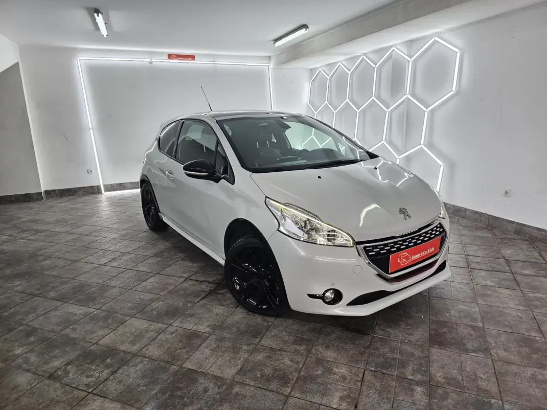 Peugeot 208 2015 - 16650 EUR, 121757 km - AUTO.MOTO.pt - 121757km - foto 3 de 38