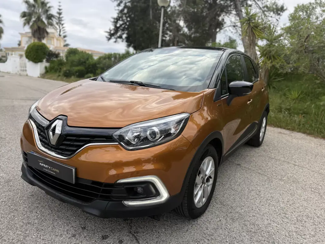 Renault Captur 2019 - 13999 EUR, 60000 km - AUTO.MOTO.pt - 60000km - foto 1 de 11