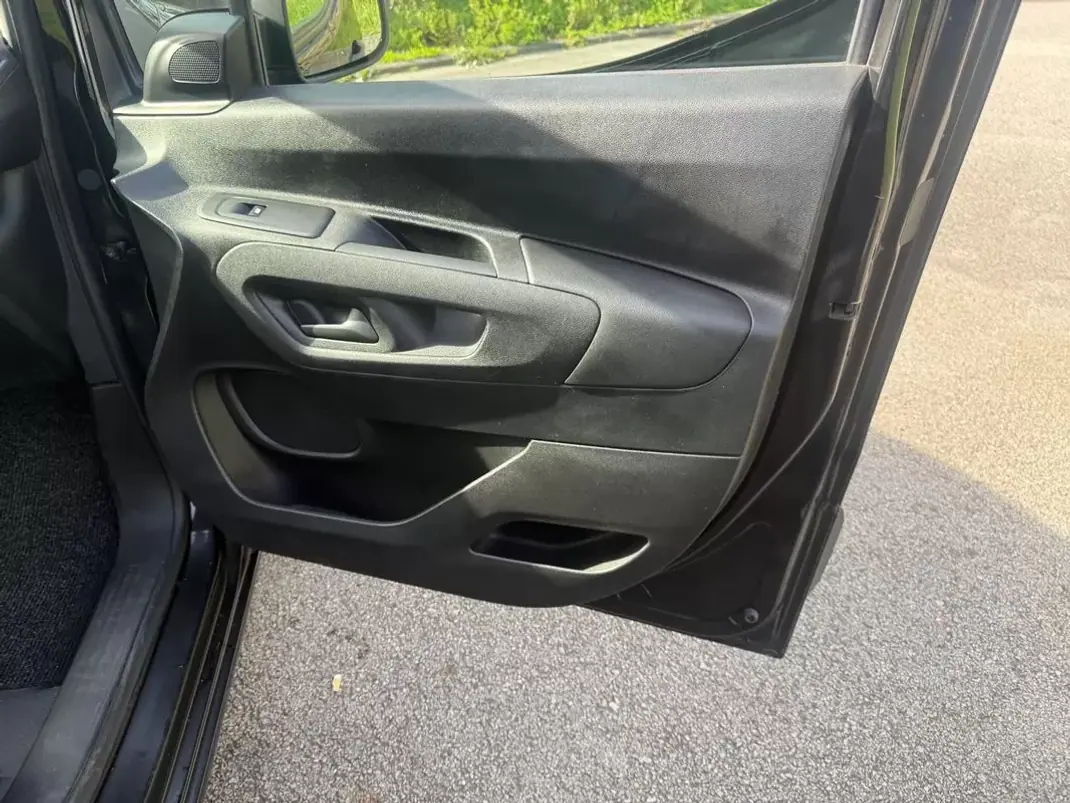Peugeot PARTNER GIRAFON 2019 - 10900 EUR, 186000 km - AUTO.MOTO.pt - 186000km - foto 14 de 27