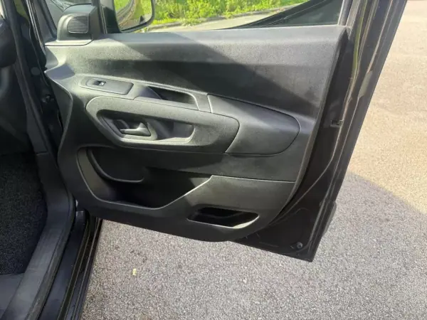 Peugeot PARTNER GIRAFON 2019 - 10900 EUR, 186000 km - AUTO.MOTO.pt - 186000km - foto 14 de 27