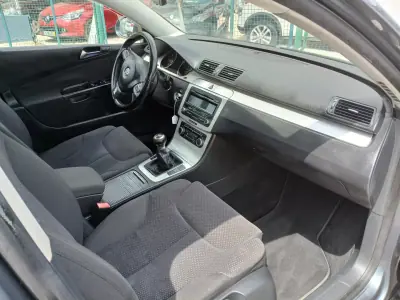 Volkswagen Passat Variant 2010 - 7750 EUR, 149120 km - AUTO.MOTO.pt - 149120km - foto 22 de 27