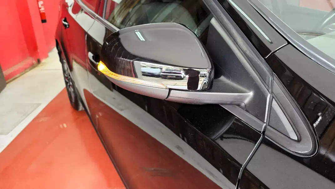 Volvo V40 Cross Country 2017 - 13990 EUR, 169554 km - 169554km - foto 4 de 61