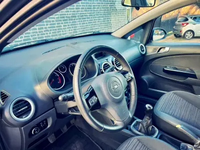 Opel Corsa 2014 - 7750 EUR, 108000 km - AUTO.MOTO.pt - 108000km - foto 6 de 12