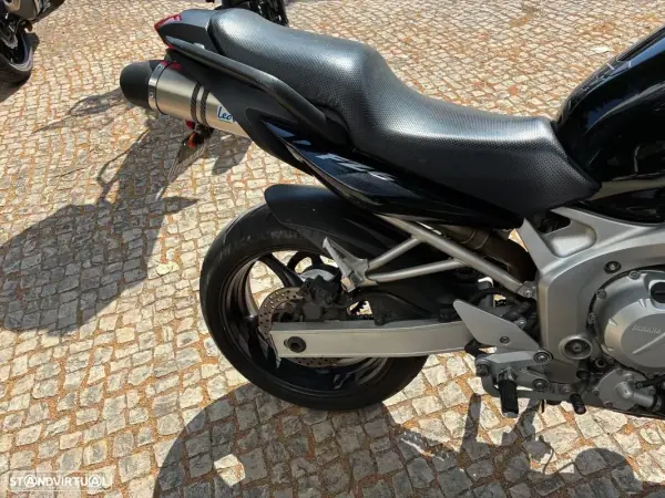 Yamaha FZ 07 2004 - 3250 EUR, 43561 km - AUTO.MOTO.pt - 43561km - foto 10 de 13