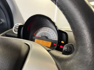 Smart ForTwo Coupé 2013 - 7990 EUR, 165000 km - AUTO.MOTO.pt - 165000km - foto 31 de 47