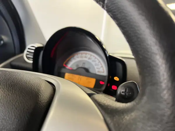 Smart ForTwo Coupé 2013 - 7990 EUR, 165000 km - AUTO.MOTO.pt - 165000km - foto 31 de 47