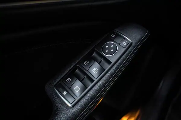 Mercedes-Benz CLA 200 2018 - 17990 EUR, 187896 km - 187896km - foto 13 de 33