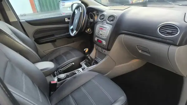 Ford Focus SW 2009 - 5500 EUR, 226000 km - AUTO.MOTO.pt - 226000km - foto 11 de 16